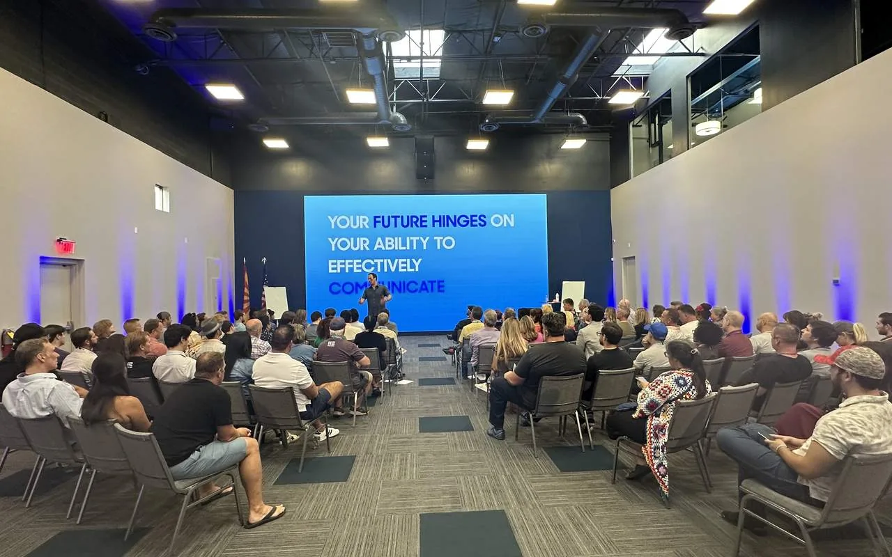 A full room in theater layout during a live session